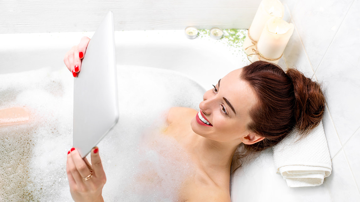 bau-29111-step-2-laugh-in-the-bath-1100-030117.jpg