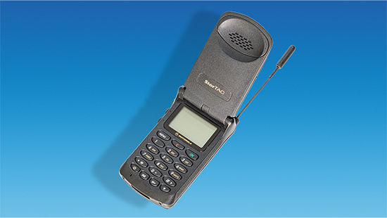 Gen Z bringing back flip phones from the Y2K era